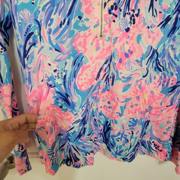 Lilly pulitzer UPF 50+ Skipper Popover in Periwinkle. - Picture 6 of 11